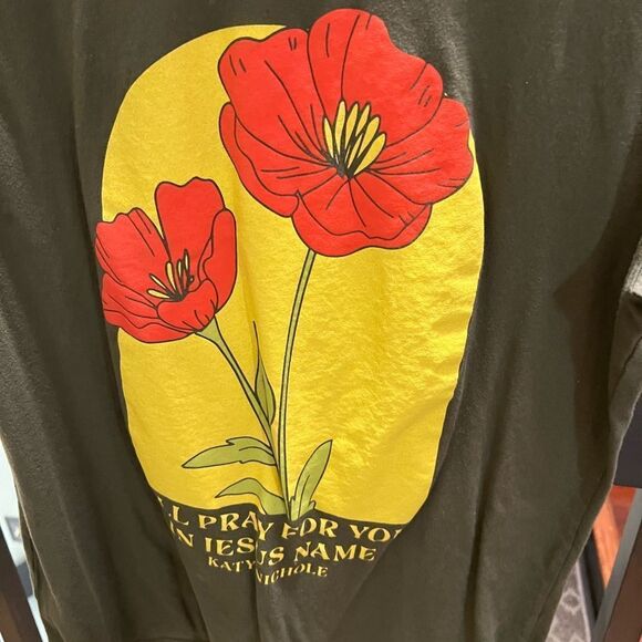 Katy Nicole Olive Green T-Shirt with Red Floral Design Medium #355 - Picture 2 of 5